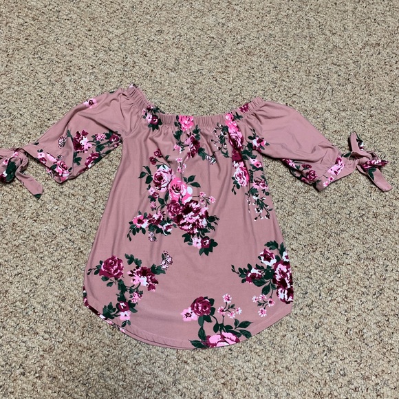 No Boundaries Tops - Cute floral shirt